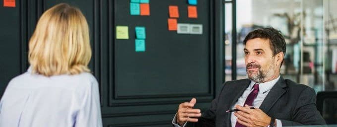 Types d'entretien d'embauche avec plusieurs interviewers.